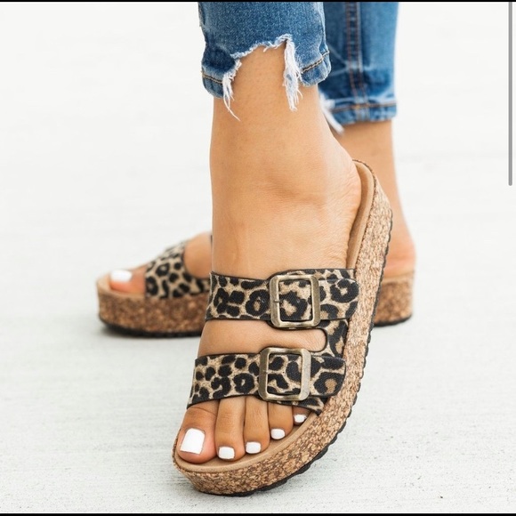 😍Leopard print buckle platforms - Picture 2 of 2